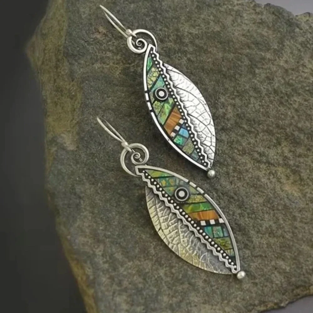 🎉Host Pick🎉 NWT Beautiful Bohemian Vintage Look Stylized Leaf Earrings!